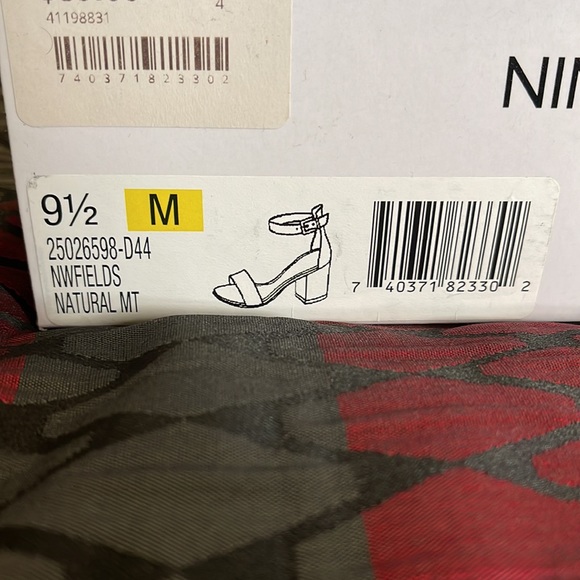 New in box NineWest ankle strap block heels in 9.5 - Picture 6 of 6